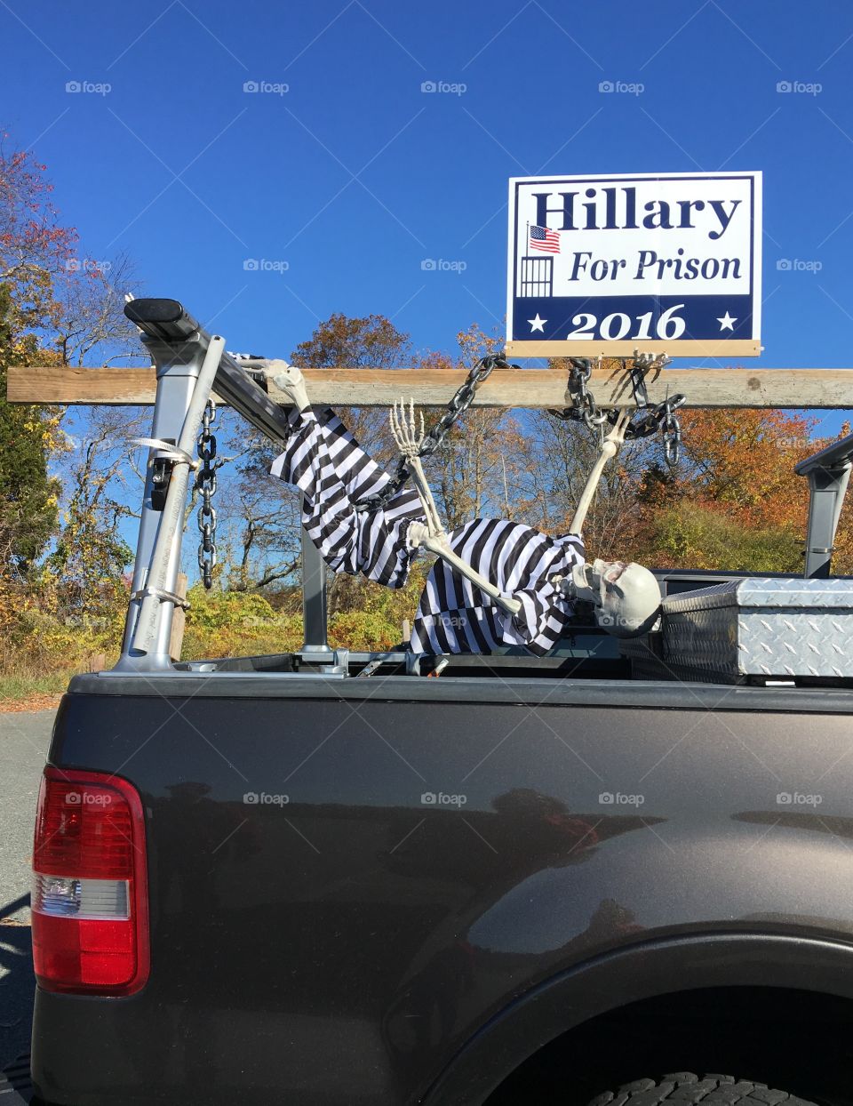 "Hilary for Prison" Sign seen on Election Day USA 🇺🇸 in Voting Parking Lot! Art, We Love It!👍