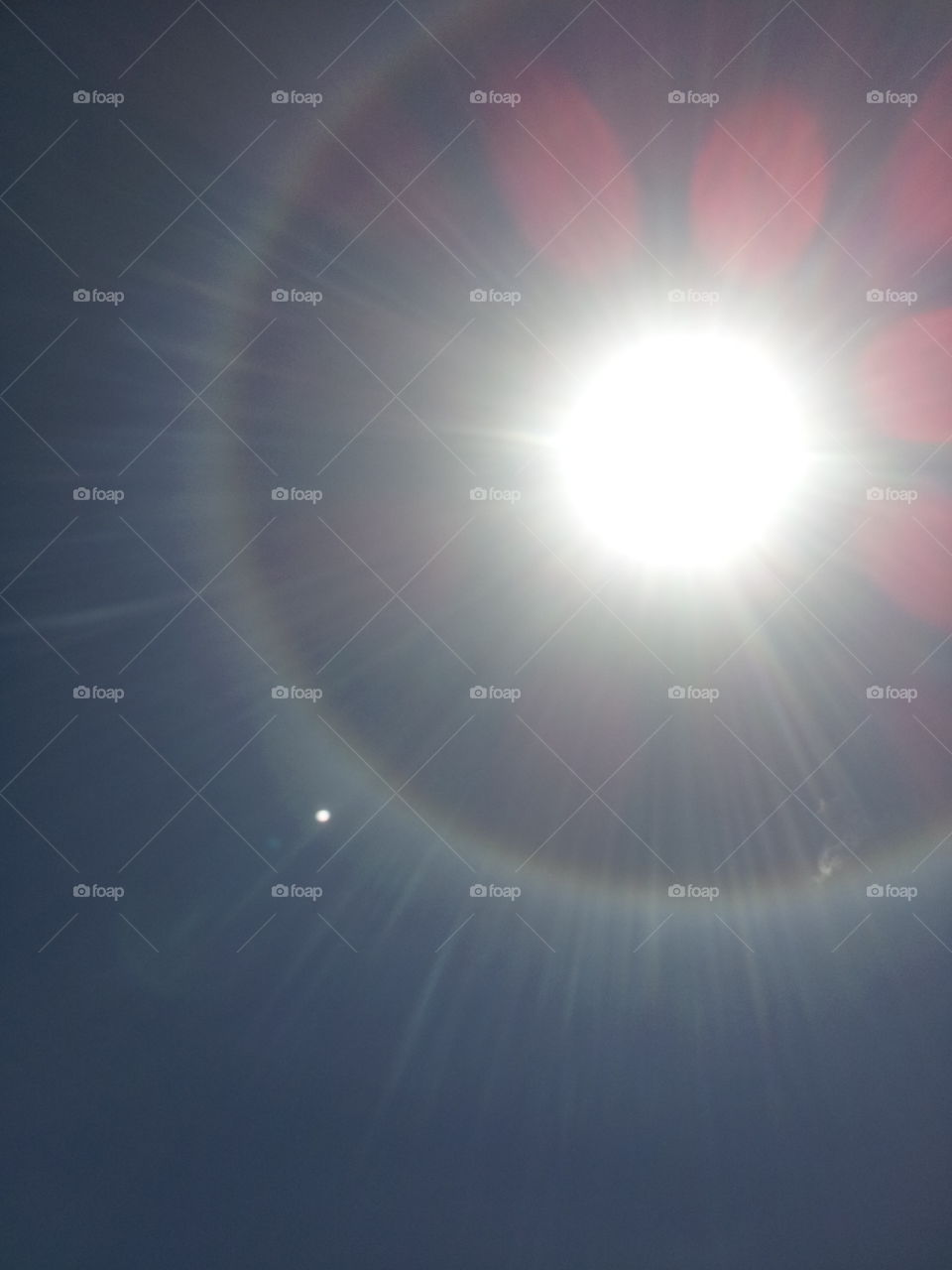 sun halo seen in Puerto Rico on April 08, 2015 12:30 pm