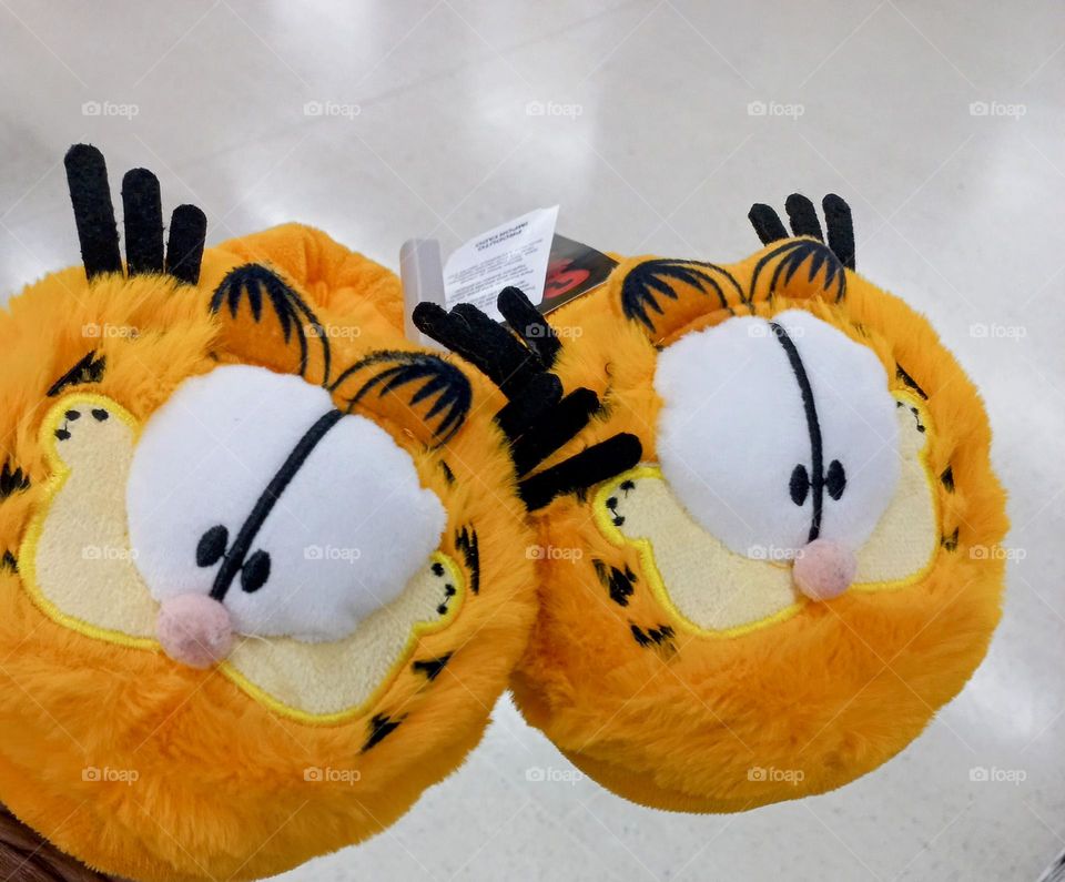 As pantufas são calçados irrestiveis para crianças, jovens e adultos que almejam estilo e conforto nos pés.