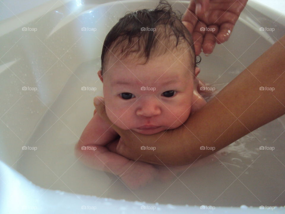 Baby bathing