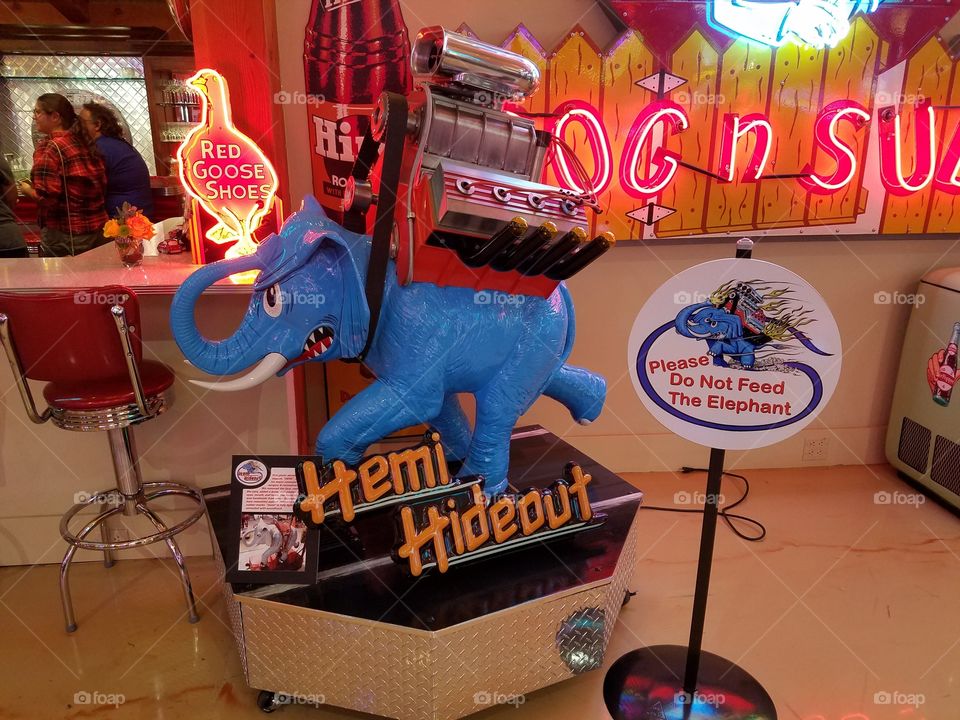 Hemi Hideout elephant statue sign