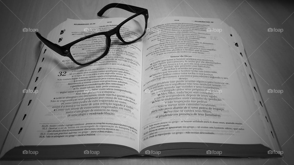 bíblia bible óculos glasses