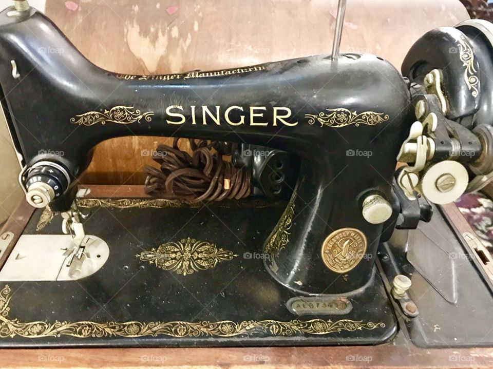 Vintage Antique Singer Sewing Machine