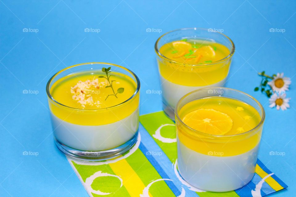 Yogurt and lemon panna cotta