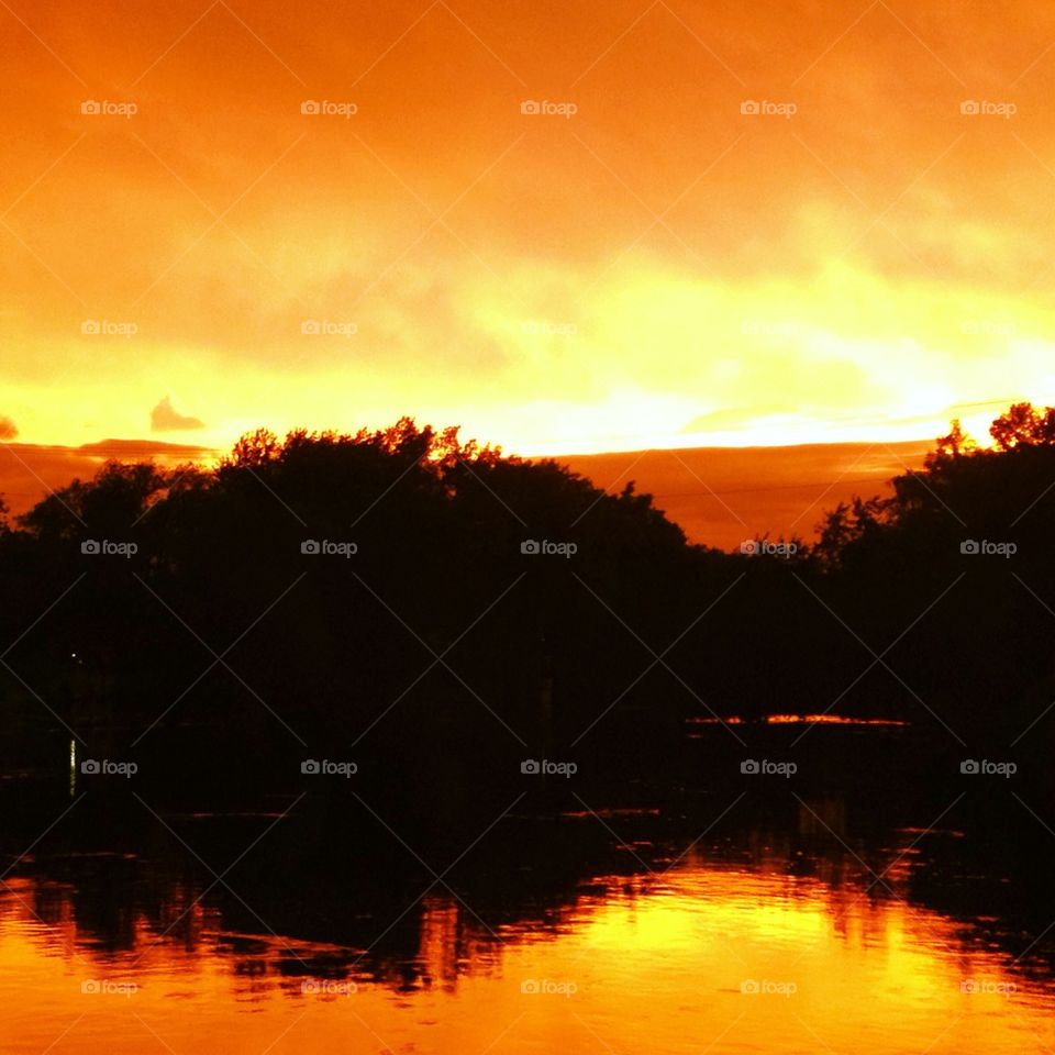 Scenics view of sunset over lake