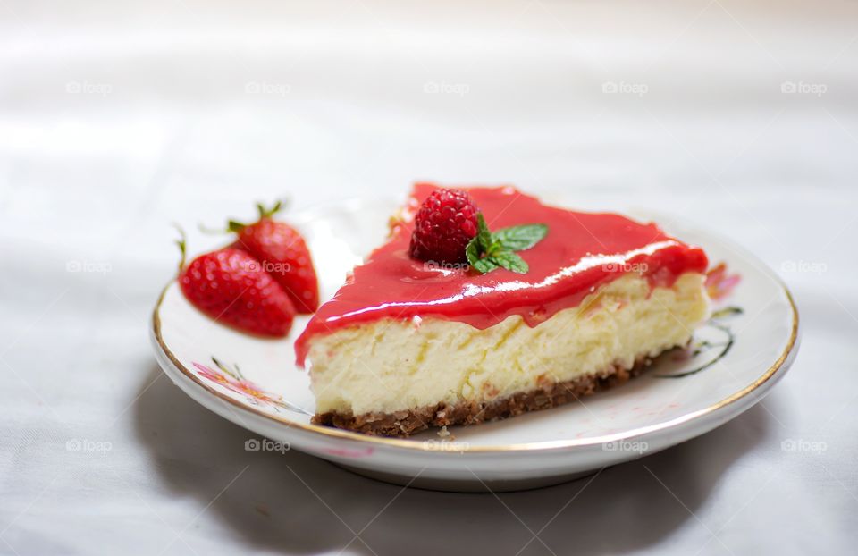 red strawberry cheesecake