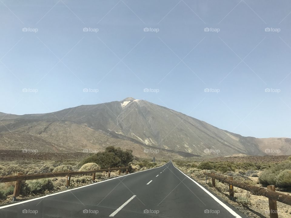 On the road to the volcano 