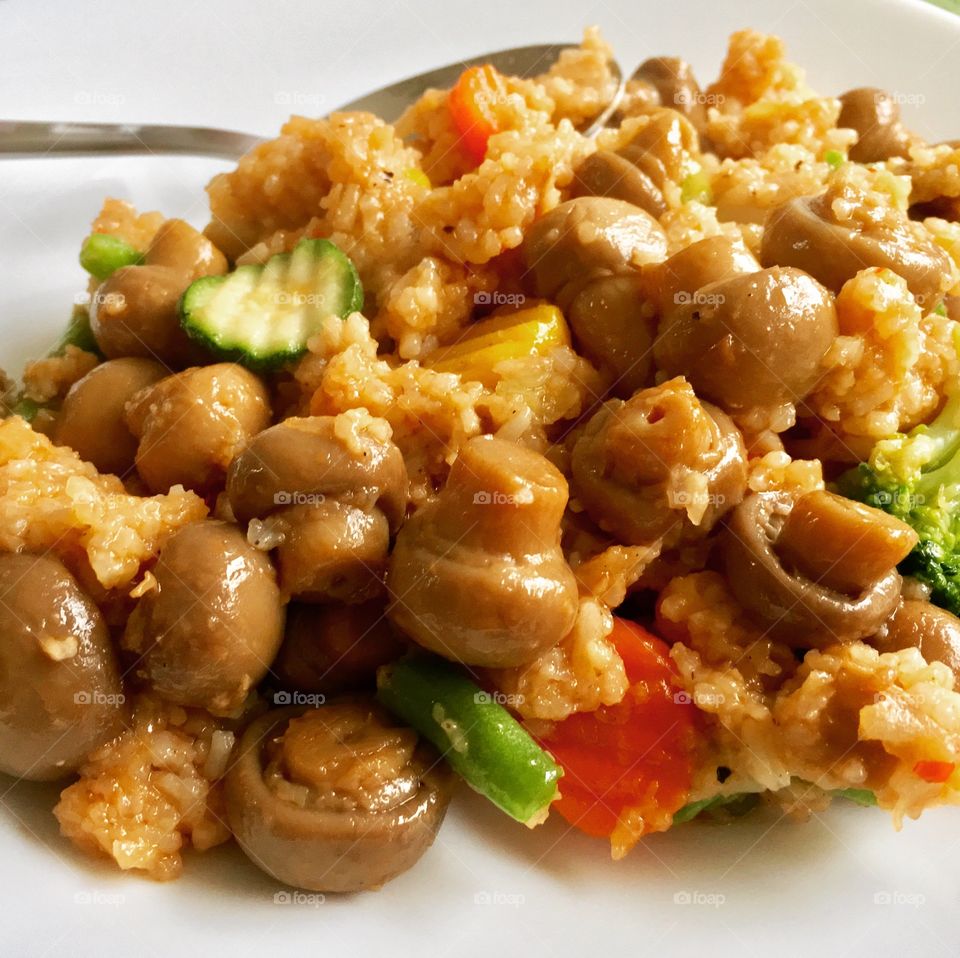 Vegan fried rice with mushrooms 🍄