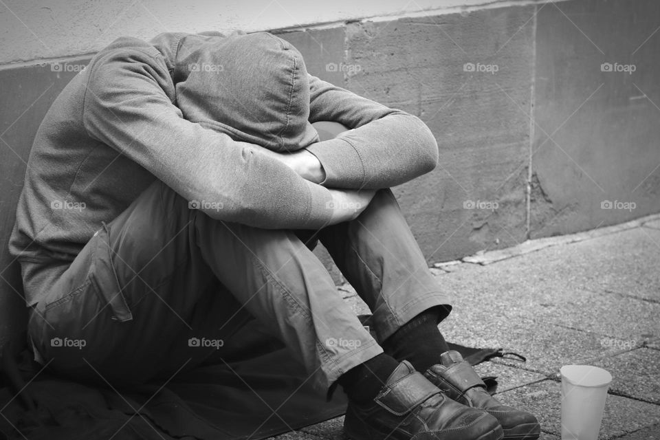 Einsamer Mann auf Strasse