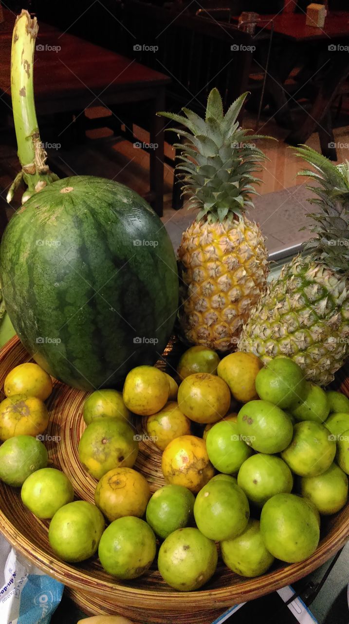 Fresh fruit in the basket.