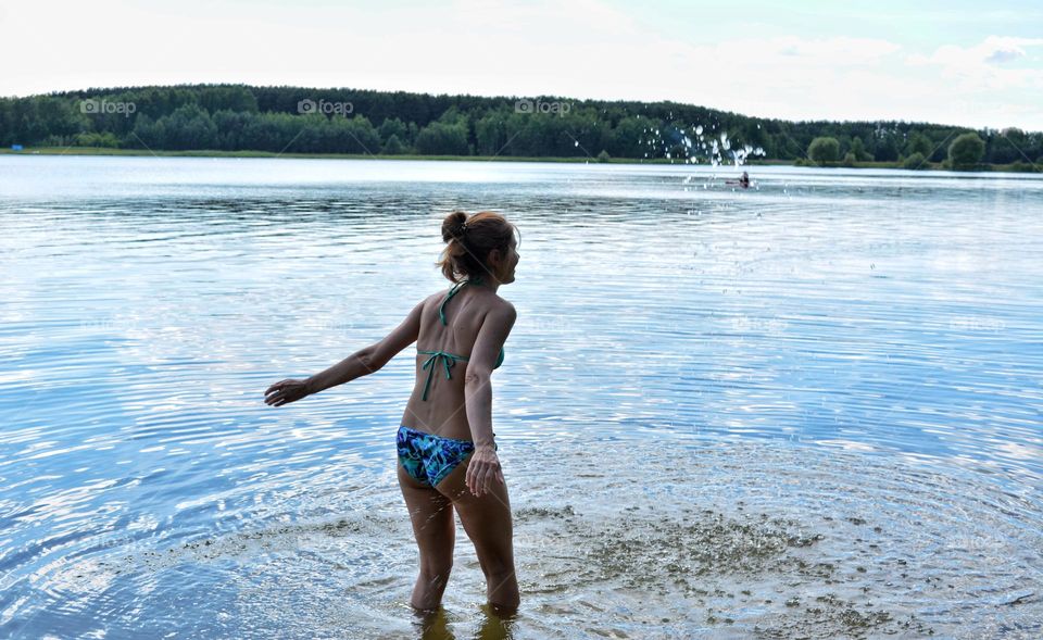 woman outside happiness, nature lovers