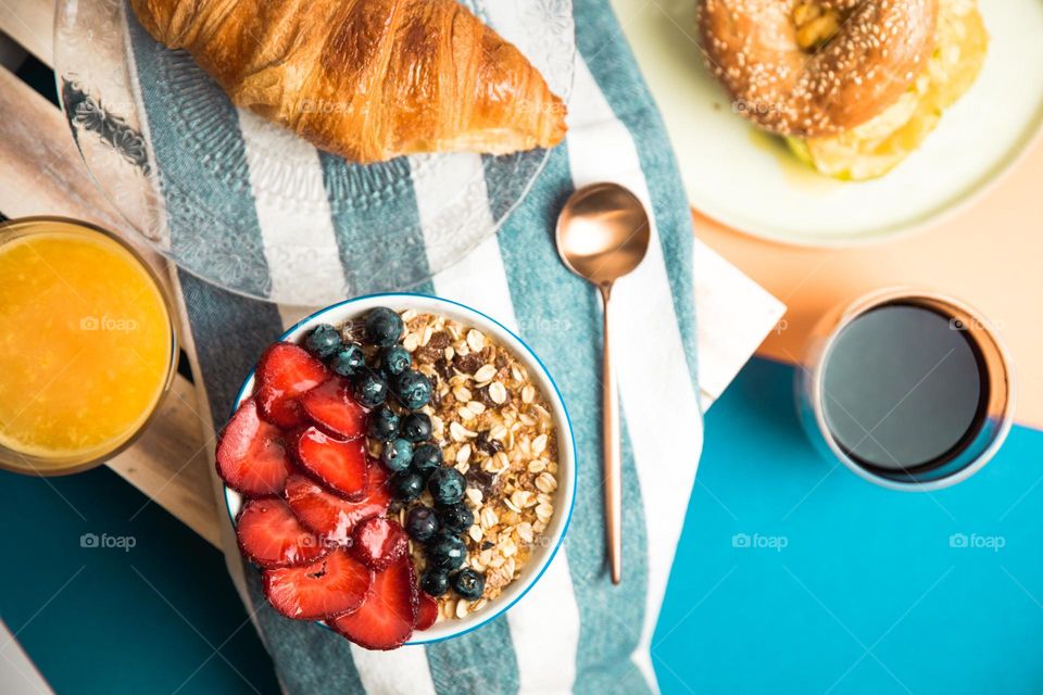 Berries & Granola