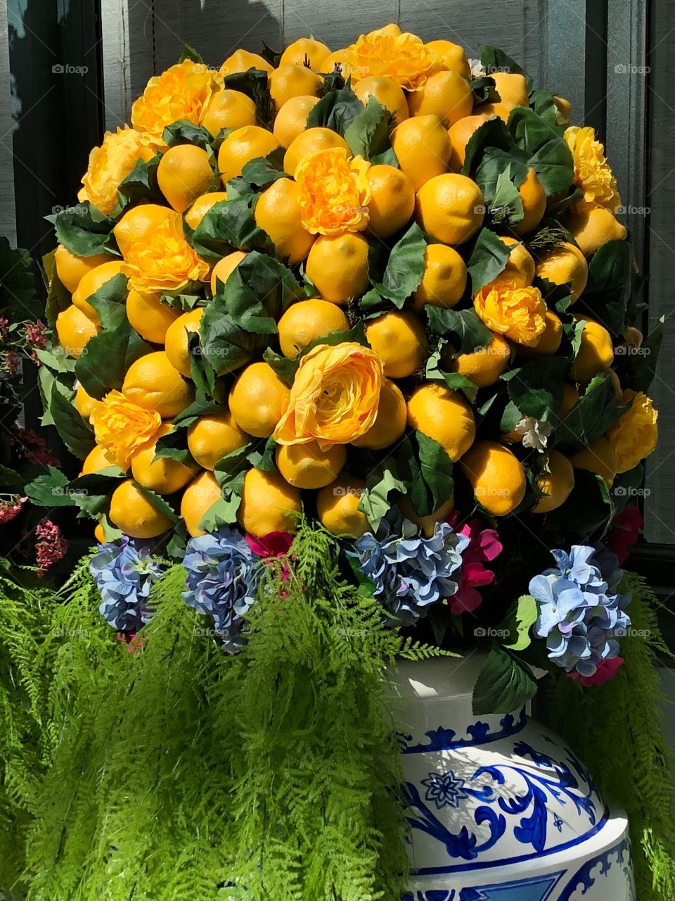 Lemon & rose arrangement 