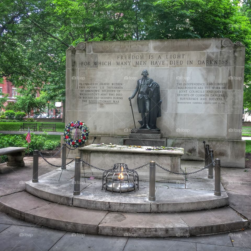 Washington square monument